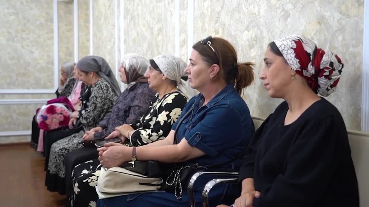 В Хасавюрте наградили медалистов, пересдавших ЕГЭ для улучшения результатов