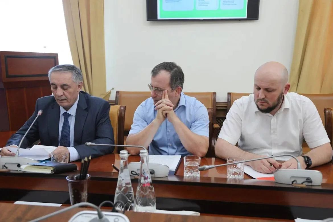 Магомед Рамазанов поручил усилить контроль за деятельностью частной медицины, фармацевтики и косметологии в Дагестане Магомед Рамазанов поручил усилить контроль за деятельностью частной медицины, фармацевтики и косметологии в Дагестане