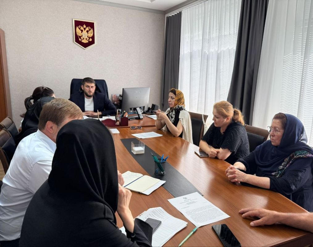 В администрации города состоялась встреча Врио главы города Арсена Шерифова и его заместителя Гусейна Ункилова с членами семей погибших участников специальной военной операции