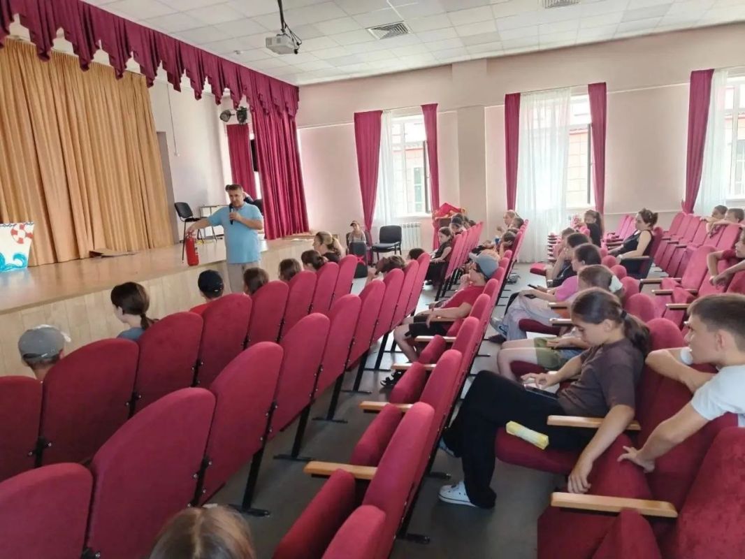 В Каспийске продолжается обучение населения навыкам первой помощи и безопасности В Каспийске продолжается обучение населения навыкам первой помощи и безопасности