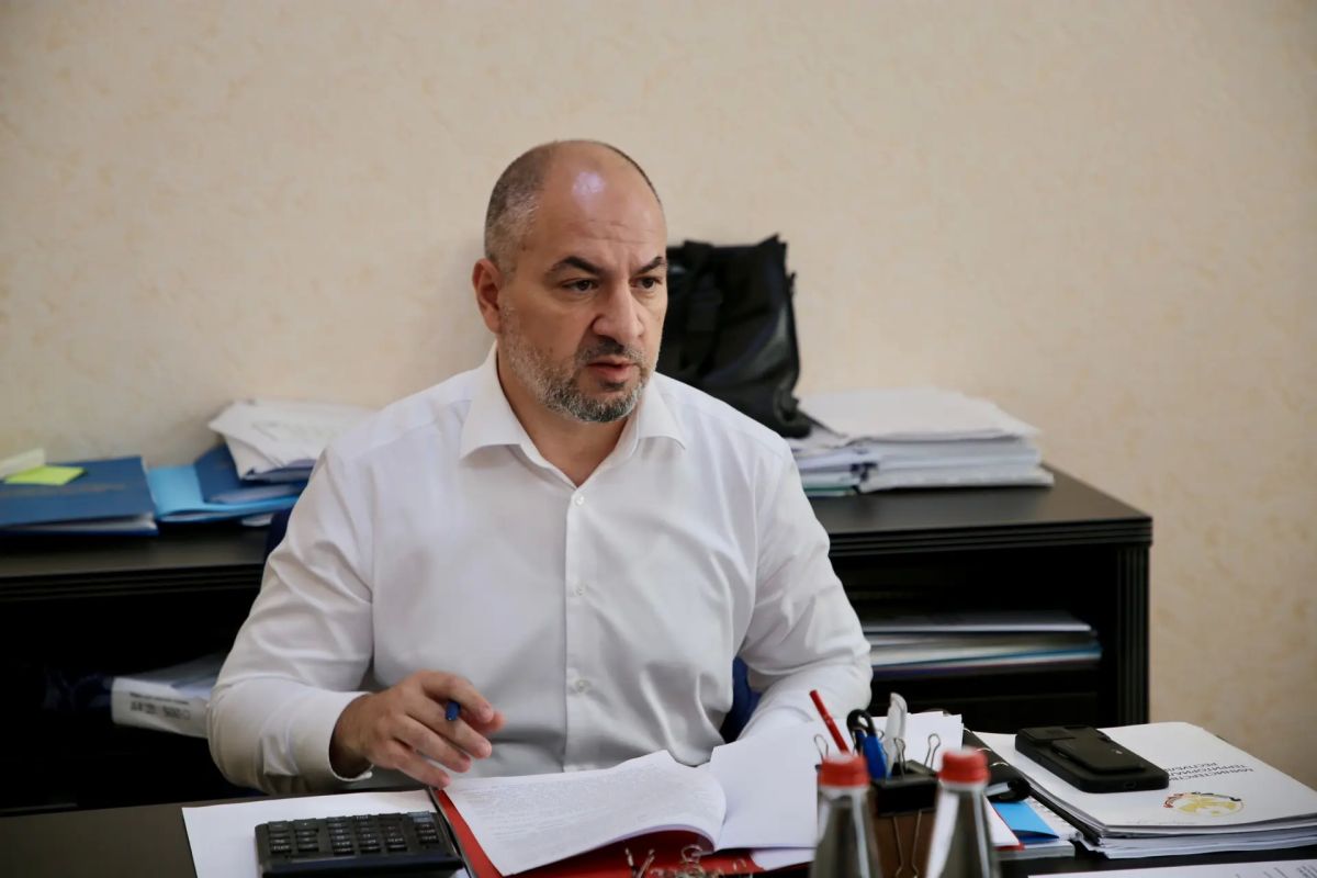 Адильхан Ахмедов провел совещание по реализации госпрограммы развития СКФО Адильхан Ахмедов провел совещание по реализации госпрограммы развития СКФО