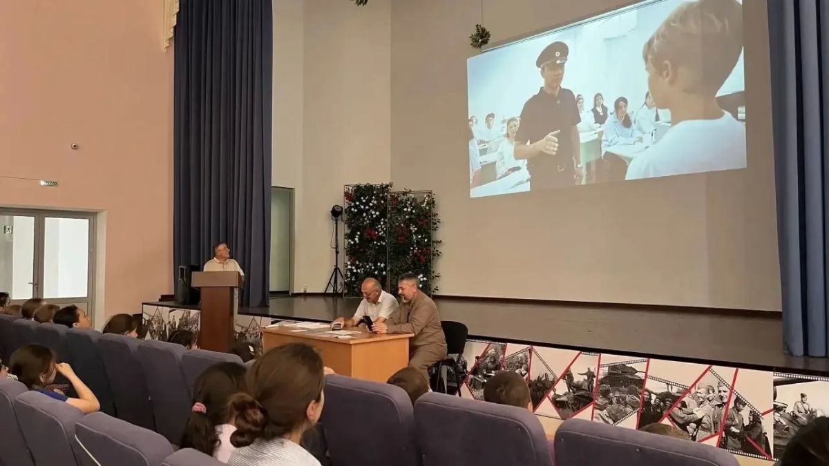 Профилактическое мероприятие в Лицее №13 имени Расула Гамзатова Профилактическое мероприятие в Лицее №13 имени Расула Гамзатова