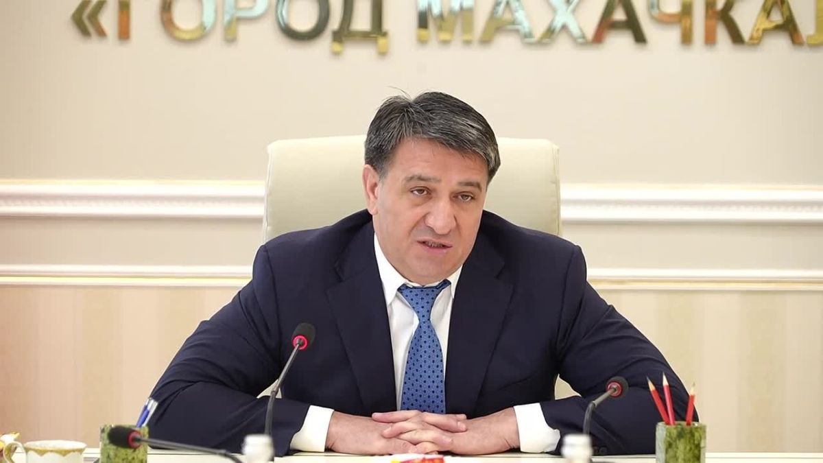 Джамбулат Салавов: Дорогие друзья!. Сегодня в столичной администрации вручили ключи от новых квартир детям, оставшимся без попечения родителей