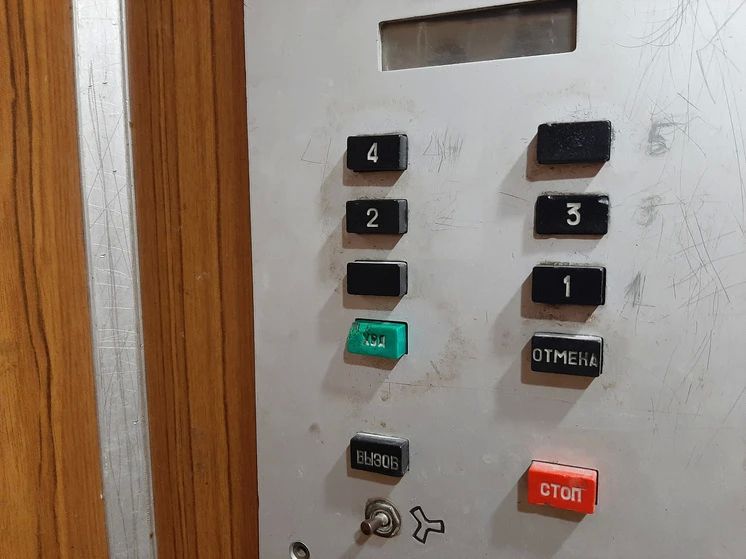 В Махачкале лифт с людьми сорвался с четвертого этажа
