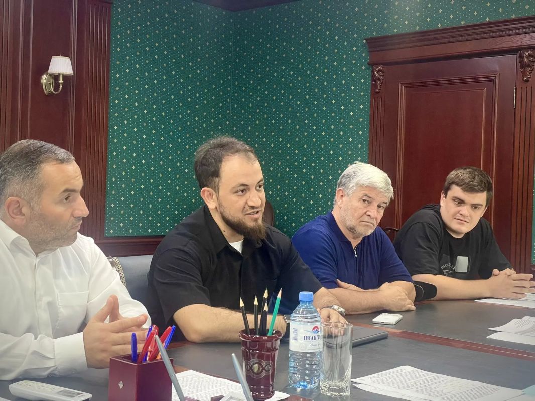 Врио министра здравоохранения Дагестана Алиомар Ахмедов обсудил с руководителем ЦУР работу с обращениями пациентов Врио министра здравоохранения Дагестана Алиомар Ахмедов обсудил с руководителем ЦУР работу с обращениями пациентов