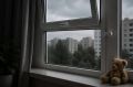 Как защитить ребёнка от падения из окна?