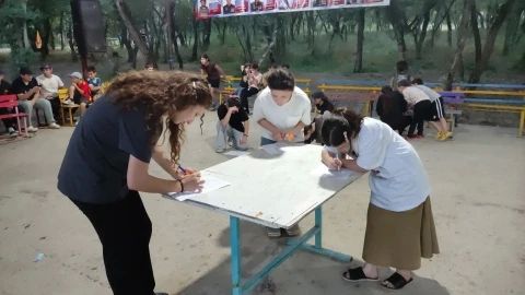 «А НУКА, ДЕВОЧКИ!»: ПРАЗДНИК ТАЛАНТОВ И ДРУЖБЫ В ЛАГЕРЕ «ОРЛЁНОК» «А НУКА, ДЕВОЧКИ!»: ПРАЗДНИК ТАЛАНТОВ И ДРУЖБЫ В ЛАГЕРЕ «ОРЛЁНОК»