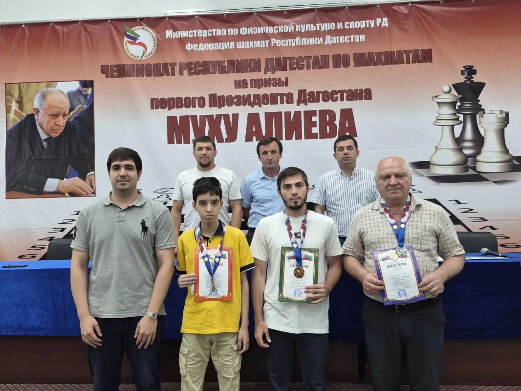 Завершился чемпионат Дагестана по классическим шахматам среди мужчин и женщин на призы первого Президента РД Муху Алиева Завершился чемпионат Дагестана по классическим шахматам среди мужчин и женщин на призы первого Президента РД Муху Алиева