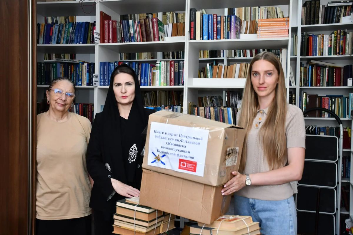 Центральная библиотека им. Ф. Алиевой г.Каспийска передала в дар партию книг военнослужащим Каспийской флотилии Центральная библиотека им. Ф. Алиевой г.Каспийска передала в дар партию книг военнослужащим Каспийской флотилии