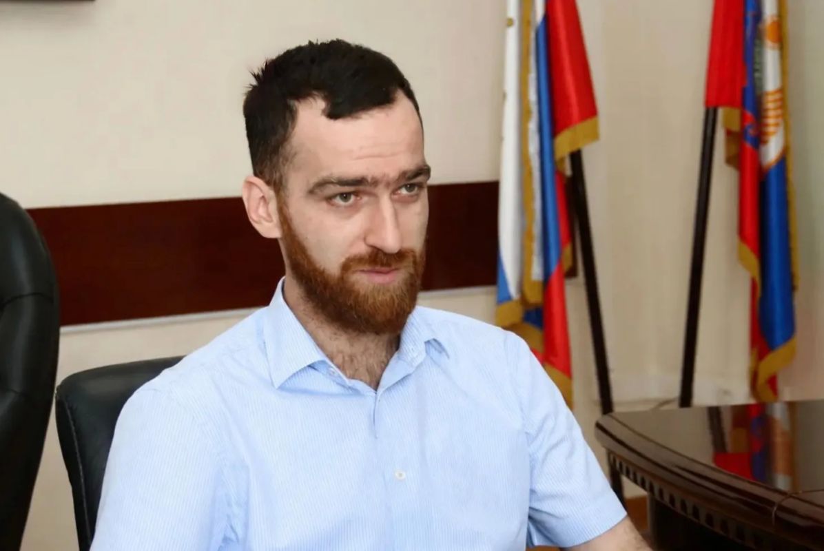 Темирлан Абуталимов встретился с и.о. руководителя Межрегионального управления ФАДН по СКФО, Республике Крым и г. Севастополю Ильёй Гусевым и сотрудником ведомства Олегом Фомченковым-Бровко Темирлан Абуталимов встретился с и.о. руководителя Межрегионального управления ФАДН по СКФО, Республике Крым и г. Севастополю Ильёй Гусевым и сотрудником ведомства Олегом Фомченковым-Бровко