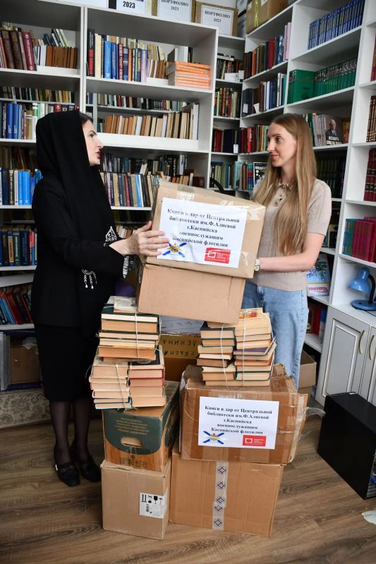 Центральная библиотека им. Ф. Алиевой г.Каспийска передала в дар партию книг военнослужащим Каспийской флотилии Центральная библиотека им. Ф. Алиевой г.Каспийска передала в дар партию книг военнослужащим Каспийской флотилии
