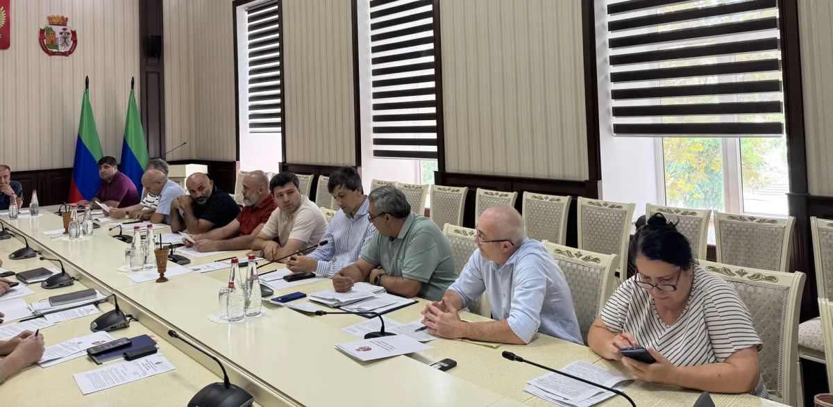 Сегодня, 14 августа, в Собрании депутатов городского округа «город Дербент» состоялось совместное заседание Комиссии по бюджету, экономической политике и предпринимательству и Комиссии по местному самоуправлению, на котором... Сегодня, 14 августа, в Собрании депутатов городского округа «город Дербент» состоялось совместное заседание Комиссии по бюджету, экономической политике и предпринимательству и Комиссии по местному самоуправлению, на котором...