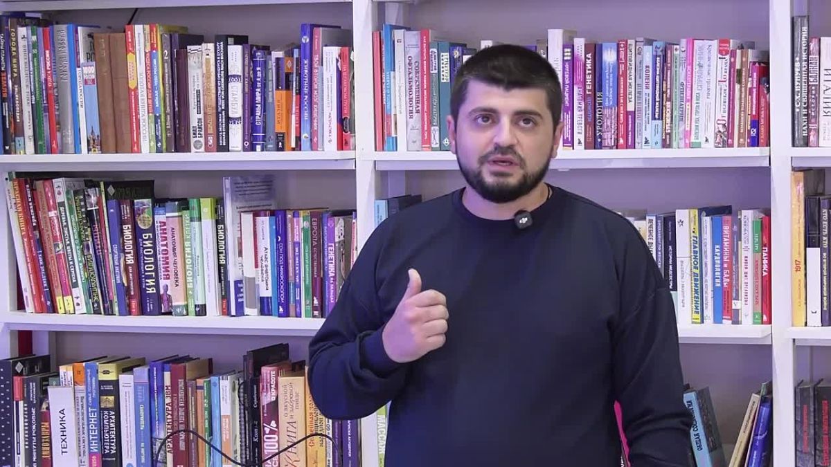 Затем руководитель проектного офиса при Управлении архитектуры и градостроительства Саддам Расулов представил проект реконструкции и подробно рассказал о запланированных работах.Особое внимание в проекте уделено...