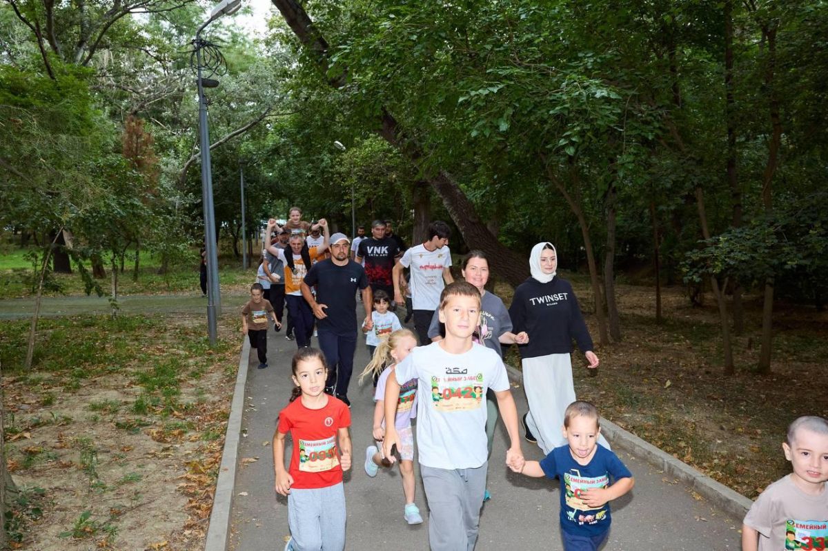 Около 400 семей вышли на забег DAGRUN в Махачкале Около 400 семей вышли на забег DAGRUN в Махачкале