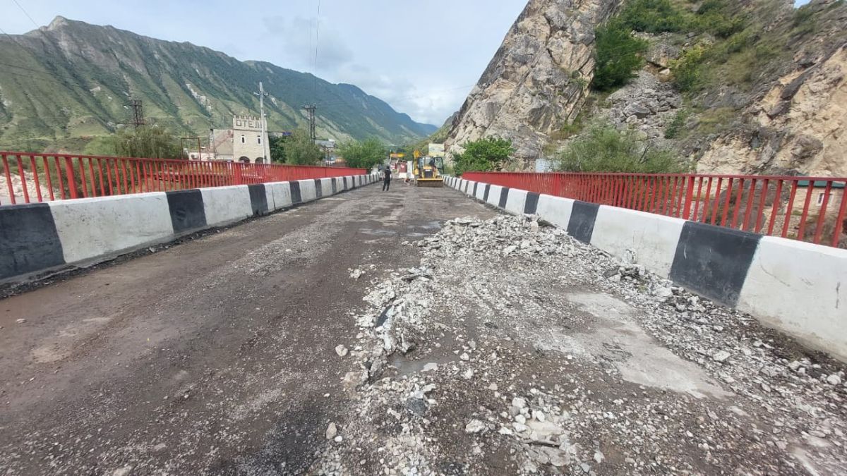 В рамках восстановления Красного моста идёт устройство временной пешеходной переправы В рамках восстановления Красного моста идёт устройство временной пешеходной переправы