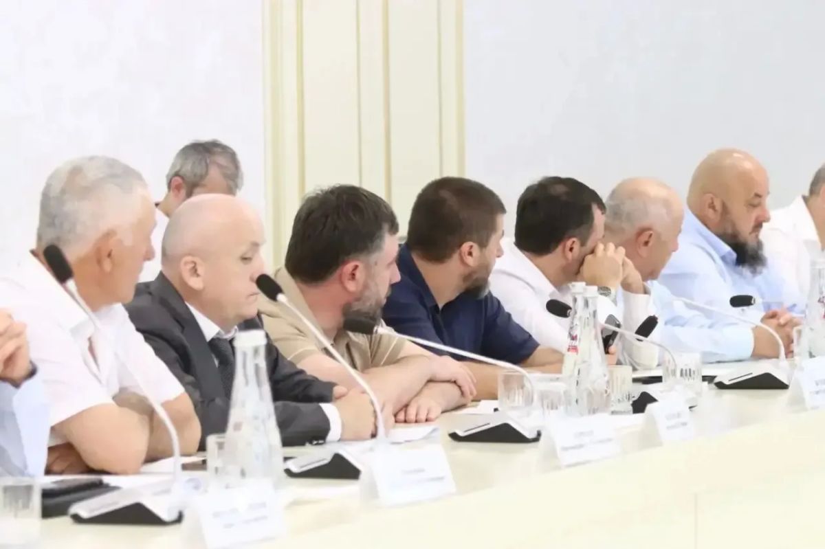 В Махачкале обсудили ключевые направления работы представителей Дагестана в регионах России В Махачкале обсудили ключевые направления работы представителей Дагестана в регионах России