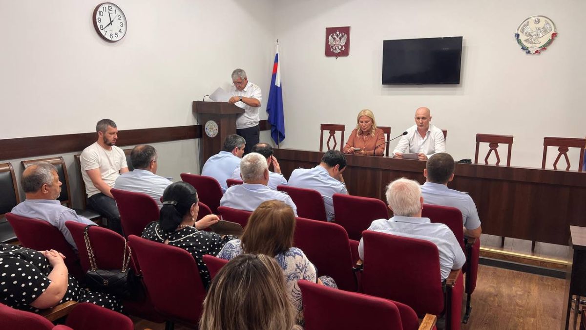 Полицейские Махачкалы проверили городские школы в преддверии нового учебного года Полицейские Махачкалы проверили городские школы в преддверии нового учебного года