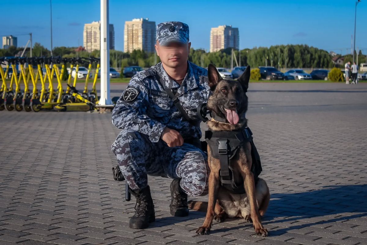 Прямо сейчас в Калининграде на стадионе «Ростех Арена» безопасность тысяч футбольных болельщиков матча Кубка России между местным клубом «Балтика» и «Динамо» из Махачкалы обеспечивают военнослужащие специального... Прямо сейчас в Калининграде на стадионе «Ростех Арена» безопасность тысяч футбольных болельщиков матча Кубка России между местным клубом «Балтика» и «Динамо» из Махачкалы обеспечивают военнослужащие специального...