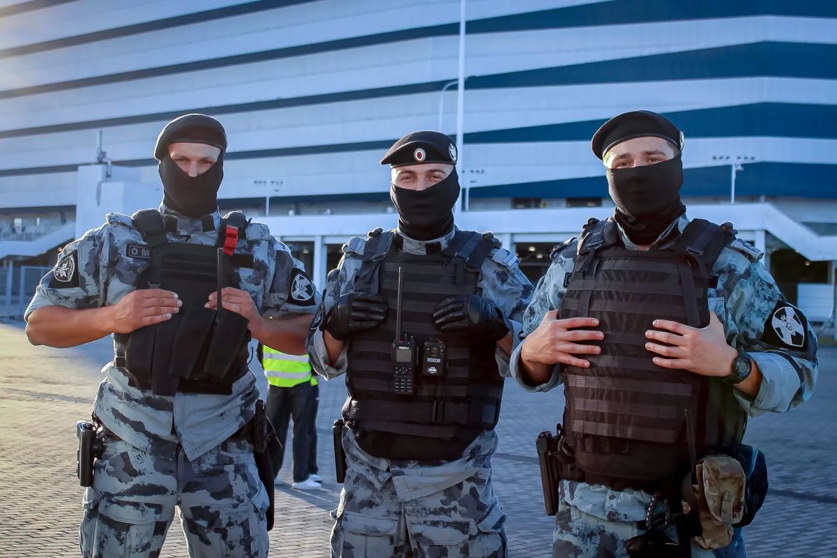 Прямо сейчас в Калининграде на стадионе «Ростех Арена» безопасность тысяч футбольных болельщиков матча Кубка России между местным клубом «Балтика» и «Динамо» из Махачкалы обеспечивают военнослужащие специального... Прямо сейчас в Калининграде на стадионе «Ростех Арена» безопасность тысяч футбольных болельщиков матча Кубка России между местным клубом «Балтика» и «Динамо» из Махачкалы обеспечивают военнослужащие специального...