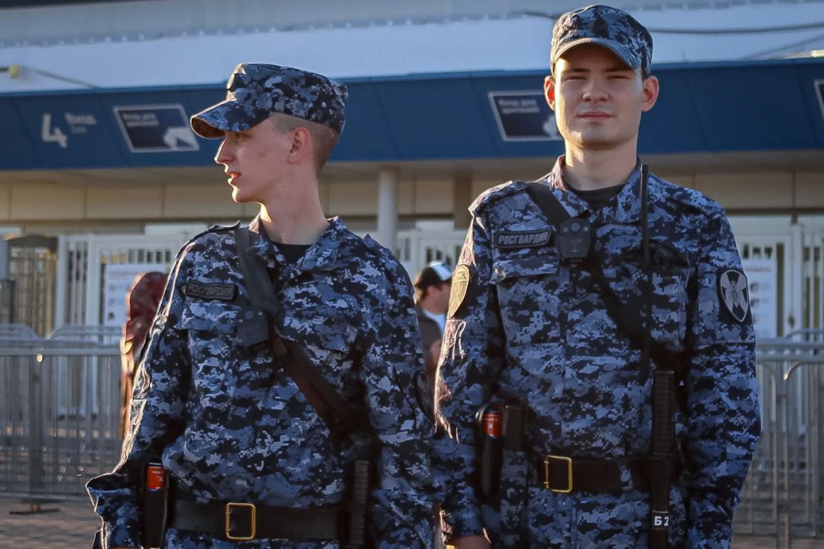 Прямо сейчас в Калининграде на стадионе «Ростех Арена» безопасность тысяч футбольных болельщиков матча Кубка России между местным клубом «Балтика» и «Динамо» из Махачкалы обеспечивают военнослужащие специального... Прямо сейчас в Калининграде на стадионе «Ростех Арена» безопасность тысяч футбольных болельщиков матча Кубка России между местным клубом «Балтика» и «Динамо» из Махачкалы обеспечивают военнослужащие специального...