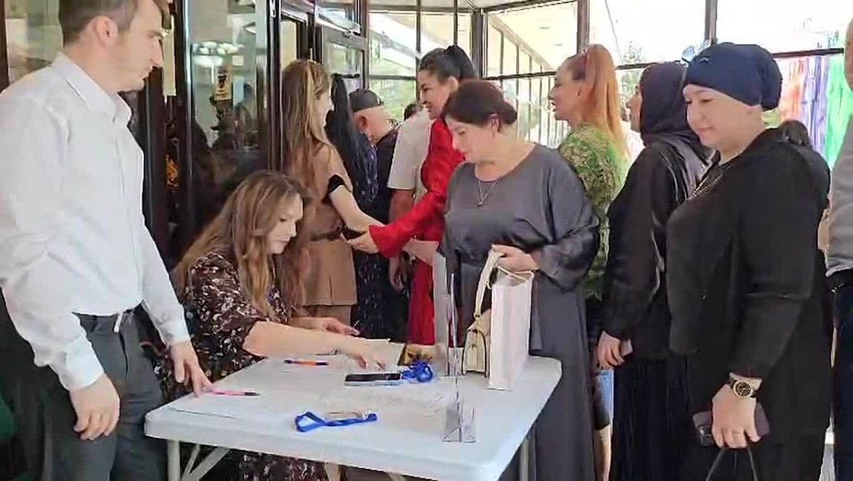 Сегодня нам предстоит обсудить актуальные вопросы, обменяться лучшими практиками и выработать решения, которые будут способствовать повышению качества образования, развитию науки и созданию новых возможностей для наших детей...