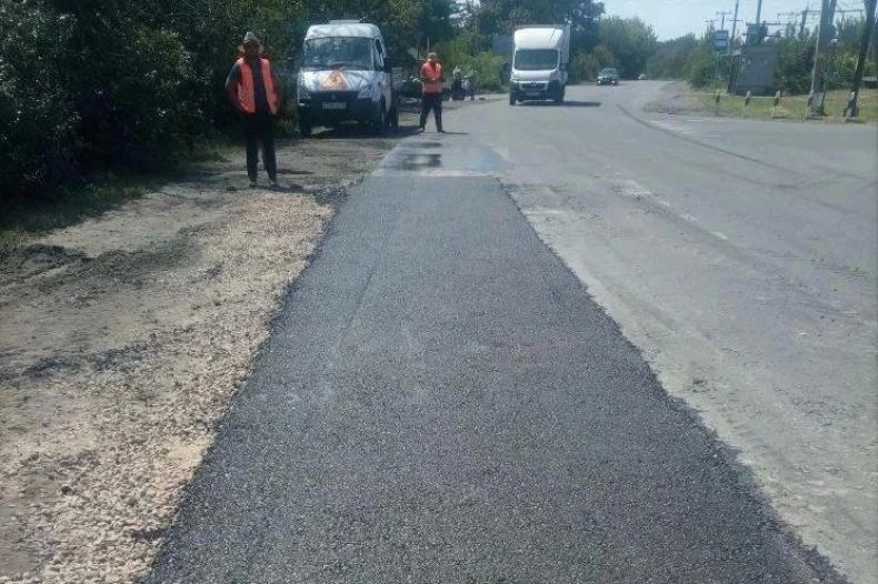 Устранение дефектов дорожного покрытия продолжается на региональных автомагистралях Устранение дефектов дорожного покрытия продолжается на региональных автомагистралях
