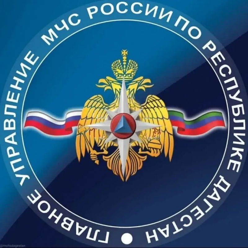 В Махачкале сотрудники МЧС России ликвидируют пожар