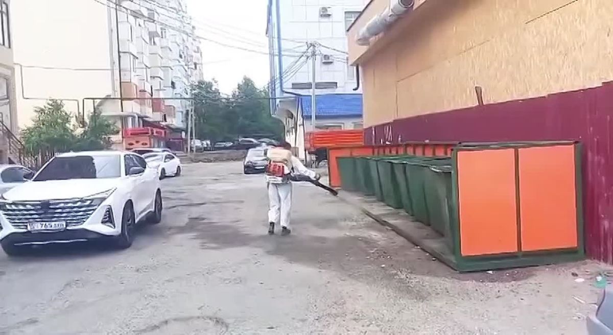 Столичное УЖКХ и МБУ «Благоустройство» на регулярной основе проводят дезобработку контейнерных площадок