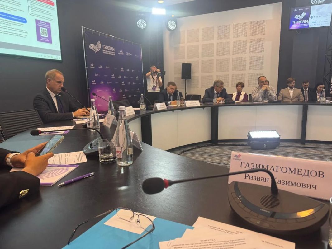 Ризван Газимагомедов принимает участие в международном форуме «Технопром-2026» в Новосибирске Ризван Газимагомедов принимает участие в международном форуме «Технопром-2026» в Новосибирске