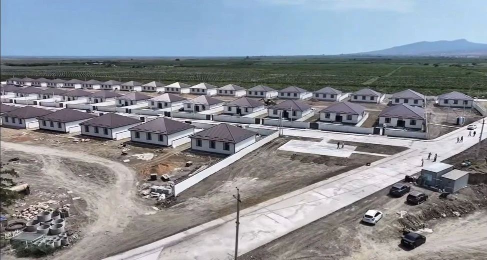 В Мамедкале завершили строительство жилья для пострадавших от паводков