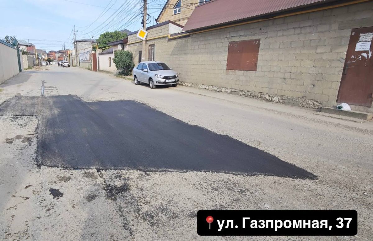 Специалисты МБУ "Центр организации дорожного движения" ежедневно проводят работы по восстановлению локальных разрушений асфальтного полотна Специалисты МБУ "Центр организации дорожного движения" ежедневно проводят работы по восстановлению локальных разрушений асфальтного полотна