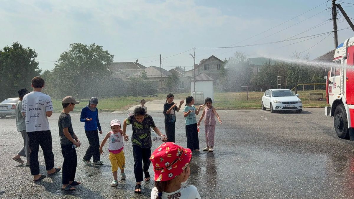 В гостях у огнеборцев: воспитанники СРЦН Кизилюрта побывали в пожарной части В гостях у огнеборцев: воспитанники СРЦН Кизилюрта побывали в пожарной части