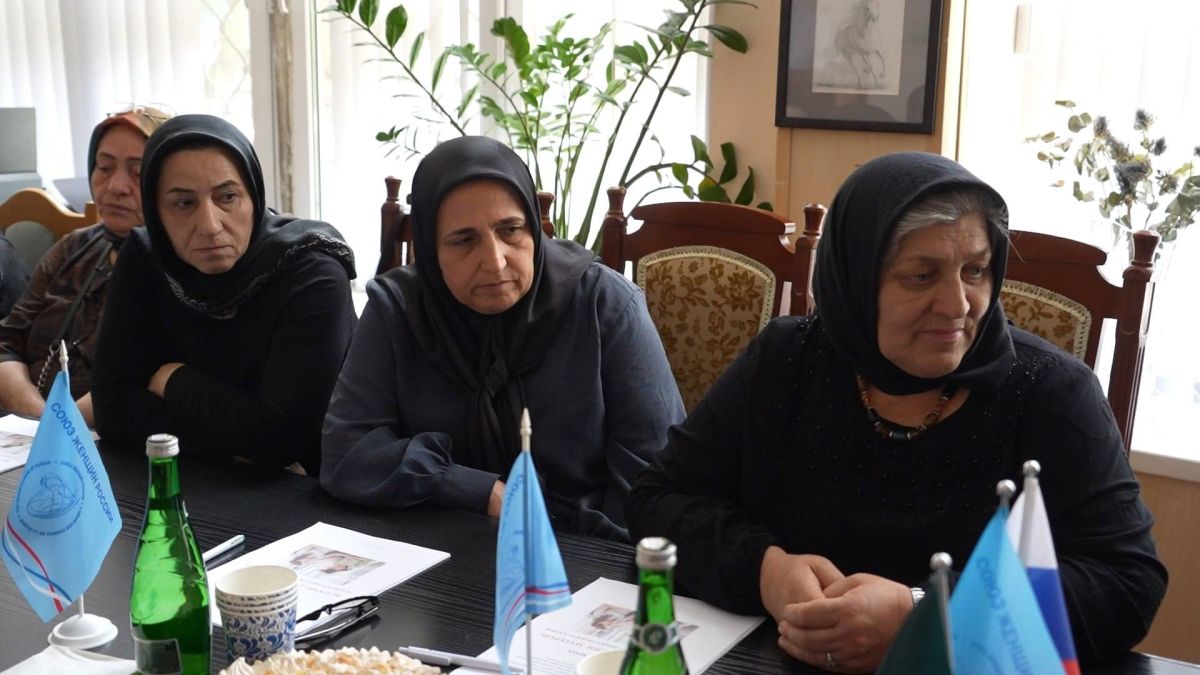 В Махачкале состоялась встреча матерей погибших участников СВО с председателем Союза женщин Дагестана В Махачкале состоялась встреча матерей погибших участников СВО с председателем Союза женщин Дагестана