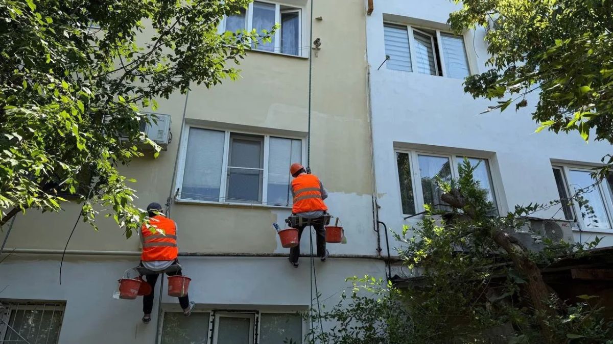 В доме № 395 «е» на проспекте Акушинского в Махачкале полным ходом идет капитальный ремонт В доме № 395 «е» на проспекте Акушинского в Махачкале полным ходом идет капитальный ремонт