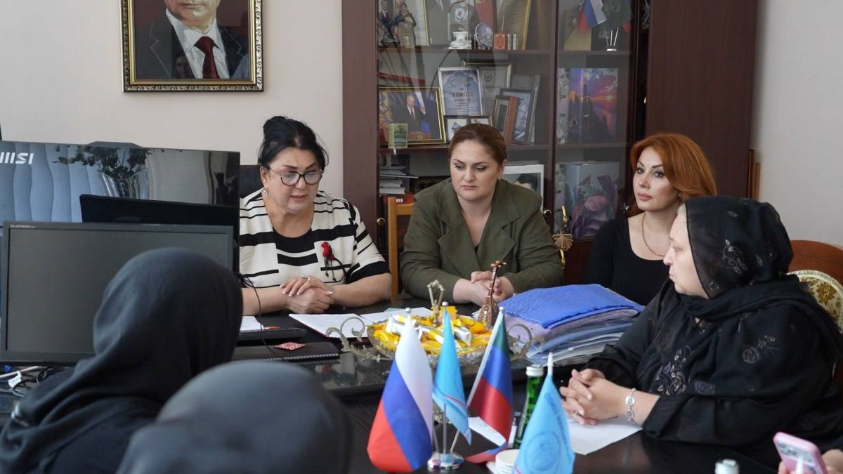 В Махачкале состоялась встреча матерей погибших участников СВО с председателем Союза женщин Дагестана В Махачкале состоялась встреча матерей погибших участников СВО с председателем Союза женщин Дагестана