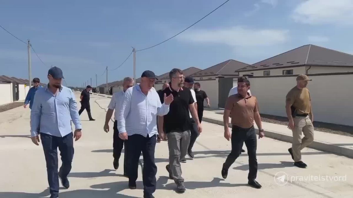 Магомед Рамазанов в Мамедкале осматривает новый квартал для пострадавших от паводков