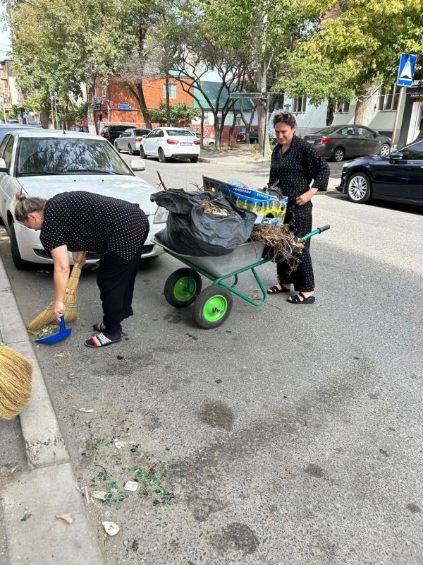 Сотрудники дошкольных образовательных учреждений города Махачкалы приняли активное участие в проведении масштабного общегородского субботника Сотрудники дошкольных образовательных учреждений города Махачкалы приняли активное участие в проведении масштабного общегородского субботника
