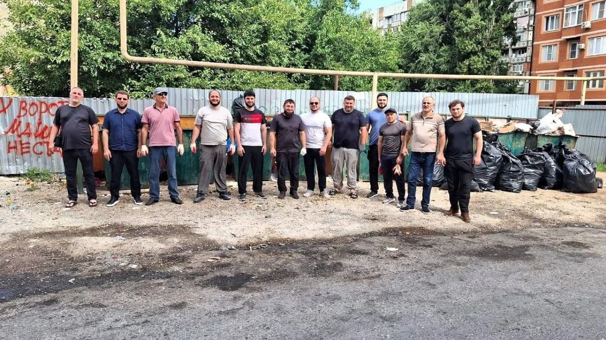 Сотрудники Управления муниципального земельного контроля очистили участок улицы Мурадова от пересечения с улицей Юсупа Акаева до проспекта Амет-Хана Султана Сотрудники Управления муниципального земельного контроля очистили участок улицы Мурадова от пересечения с улицей Юсупа Акаева до проспекта Амет-Хана Султана