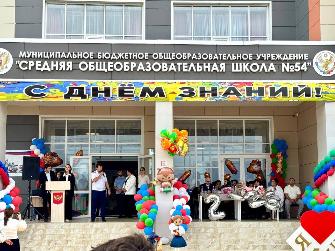 Начальник спортуправления столицы Мурад Мирзагаджиев принял участие в торжественной линейке в махачкалинской СОШ № 54 Начальник спортуправления столицы Мурад Мирзагаджиев принял участие в торжественной линейке в махачкалинской СОШ № 54