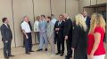 Почетные гости проводят осмотр гимназии № 1