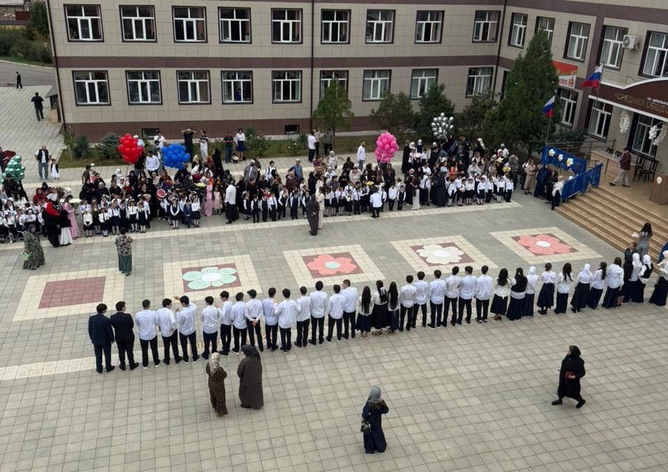 В МБОУ «СОШ № 48» города Махачкалы состоялась торжественная линейка, посвящённая Дню знаний и началу нового учебного года В МБОУ «СОШ № 48» города Махачкалы состоялась торжественная линейка, посвящённая Дню знаний и началу нового учебного года
