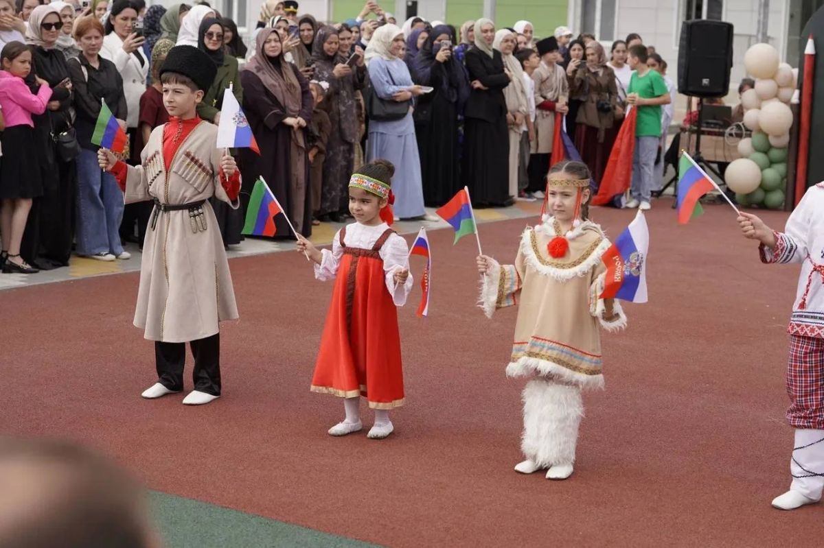 В Кизилюрте в День знаний и в год 70-летия Гимназии №1 открылся новый учебный корпус на 150 мест В Кизилюрте в День знаний и в год 70-летия Гимназии №1 открылся новый учебный корпус на 150 мест