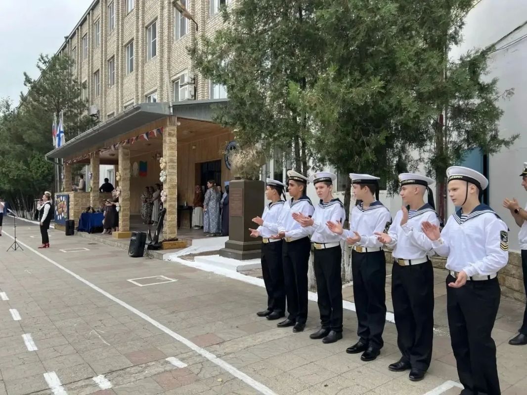 Руководитель аппарата администрации города Каспийска Кирилл Фоменко принял участие в торжественной линейке в МБОУ «Каспийская морская школа-интернат», посвящённой началу нового учебного года Руководитель аппарата администрации города Каспийска Кирилл Фоменко принял участие в торжественной линейке в МБОУ «Каспийская морская школа-интернат», посвящённой началу нового учебного года