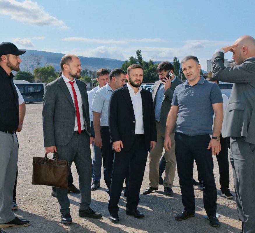 Джамбулат Гаджиев и Сократ Мирзеханов оценили работу «Дагестанавтотранса» Джамбулат Гаджиев и Сократ Мирзеханов оценили работу «Дагестанавтотранса»
