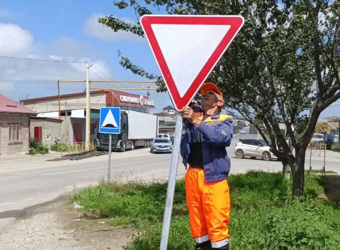 Дорожники Дагестана продолжают работы по содержанию и благоустройству дорог Дорожники Дагестана продолжают работы по содержанию и благоустройству дорог