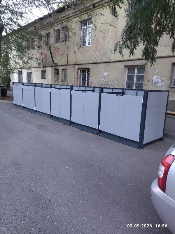 В Махачкале по поручению мэра столицы Джамбулата Салавова продолжается установка новых современных евроконтейнеров В Махачкале по поручению мэра столицы Джамбулата Салавова продолжается установка новых современных евроконтейнеров