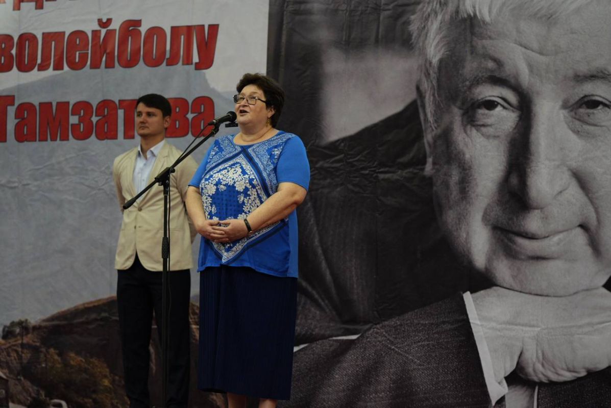 Торжественное открытие Всероссийского турнира по волейболу среди мужских команд «Кубок Дружбы», посвящённого памяти Расула Гамзатова Торжественное открытие Всероссийского турнира по волейболу среди мужских команд «Кубок Дружбы», посвящённого памяти Расула Гамзатова