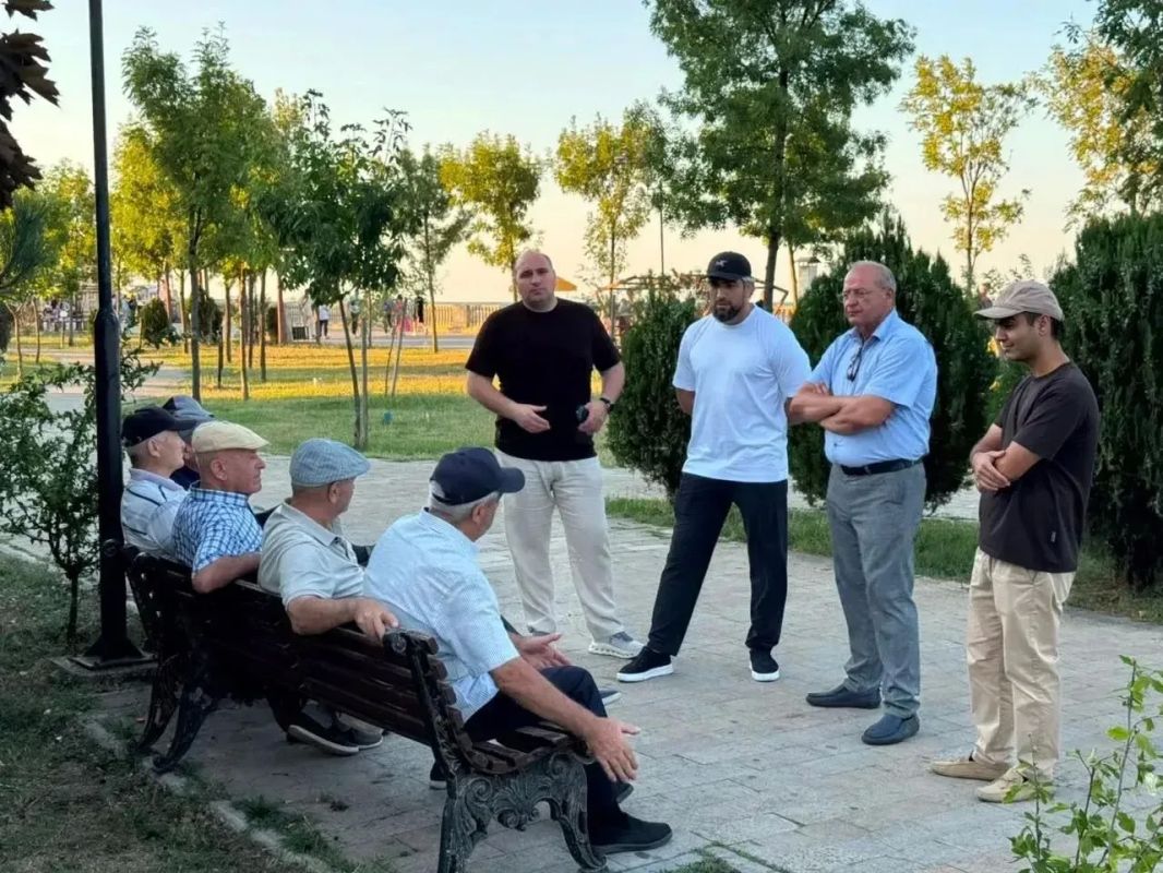 Депутаты взяли на контроль обращения педагогов и жителей Дербента Депутаты взяли на контроль обращения педагогов и жителей Дербента