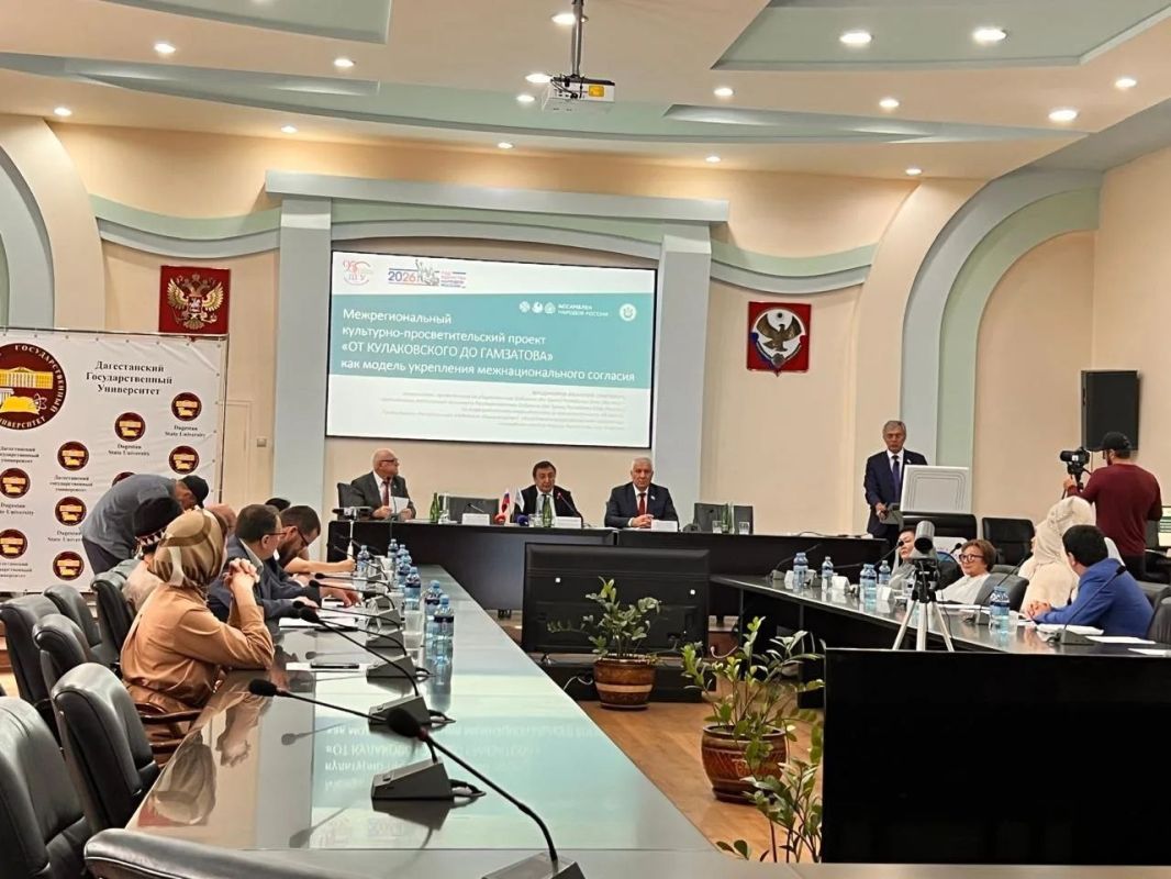 Председатель Комитета НС по национальной политике, вопросам общественных и религиозных объединений и межпарламентским связям Фирудин Раджабов и депутат НС РД, ректор ДГУ Муртузали Рабаданов приняли участие в работе круглого... Председатель Комитета НС по национальной политике, вопросам общественных и религиозных объединений и межпарламентским связям Фирудин Раджабов и депутат НС РД, ректор ДГУ Муртузали Рабаданов приняли участие в работе круглого...