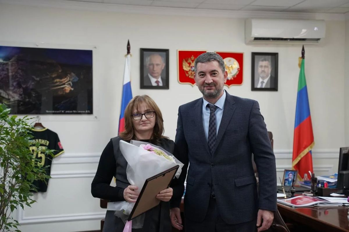 В Минэнерго РД наградили госслужащих в связи с профессиональным праздником В Минэнерго РД наградили госслужащих в связи с профессиональным праздником
